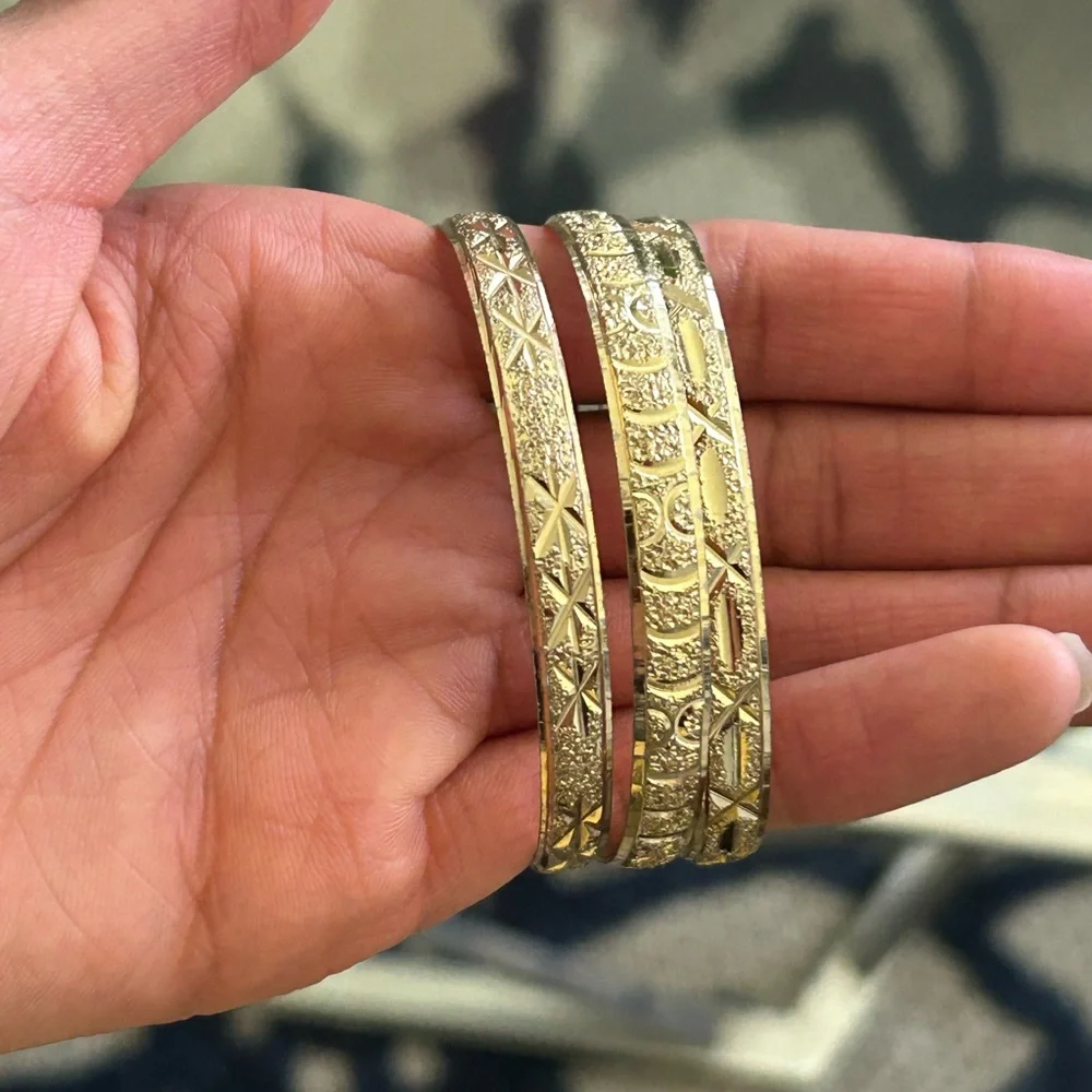 Hawaiian Gold Bangle Set - Picture 5 of 8